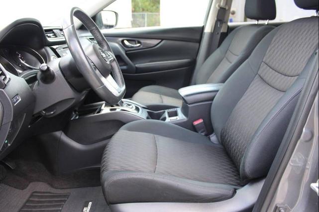 Photo of 2017 Gray Nissan Rogue