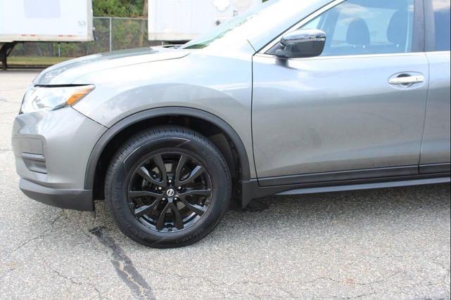 Photo of 2017 Gray Nissan Rogue