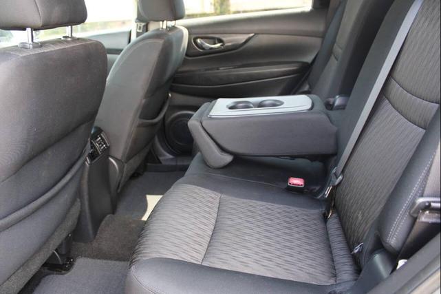 Photo of 2017 Gray Nissan Rogue