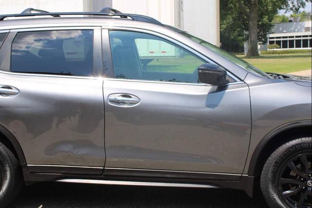 Photo of 2017 Gray Nissan Rogue