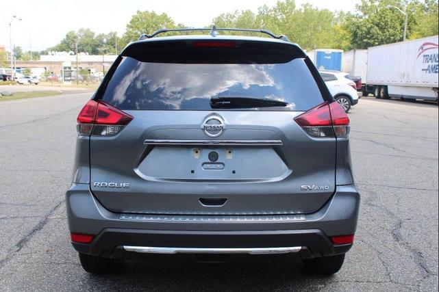 Photo of 2017 Gray Nissan Rogue
