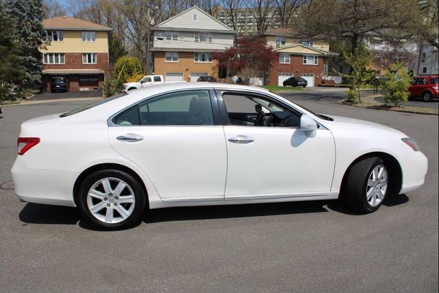 Photo of 2009 White Lexus ES 350