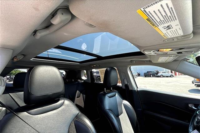 Photo of 2020 White Clearcoat Jeep Compass