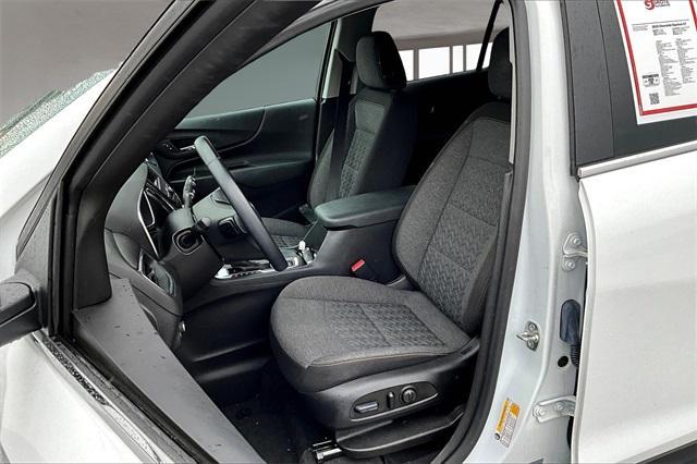 Photo of 2023 Summit White Chevrolet Equinox