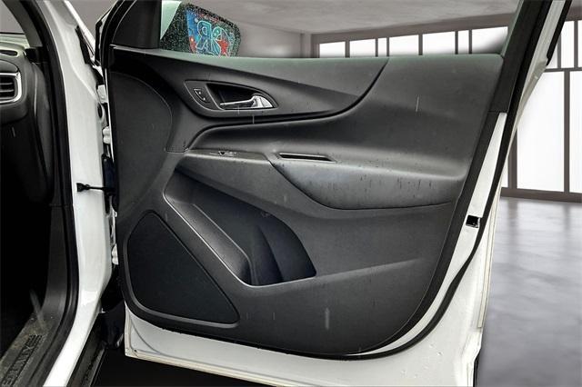 Photo of 2023 Summit White Chevrolet Equinox