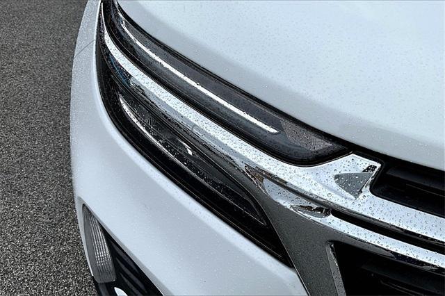 Photo of 2023 Summit White Chevrolet Equinox