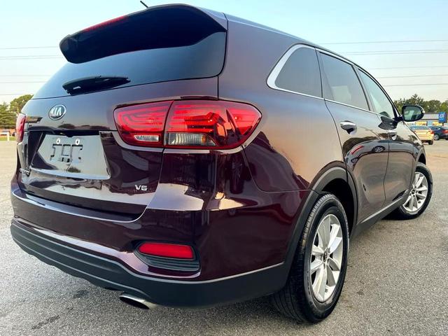 Photo of 2019 Burgundy Kia Sorento