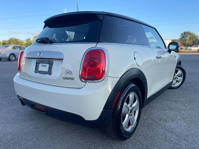 Photo of 2014 Beige MINI Hardtop