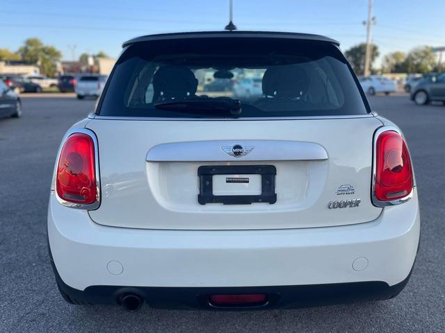 Photo of 2014 Beige MINI Hardtop