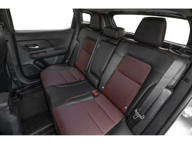 Photo of 2026 2t Wht Blk Roof Nissan Kicks