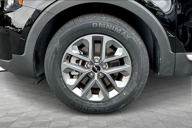 Photo of 2024 Black Kia Telluride