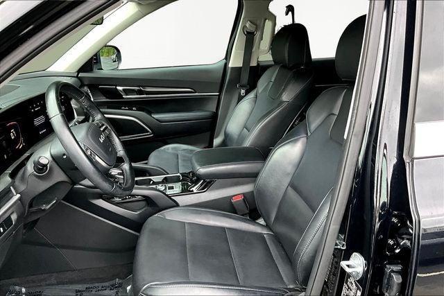 Photo of 2024 Black Kia Telluride