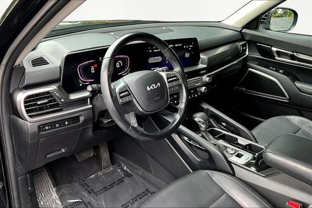 Photo of 2024 Black Kia Telluride