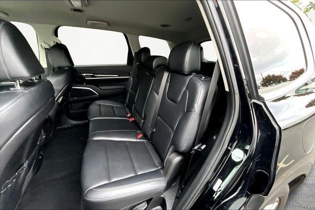Photo of 2024 Black Kia Telluride