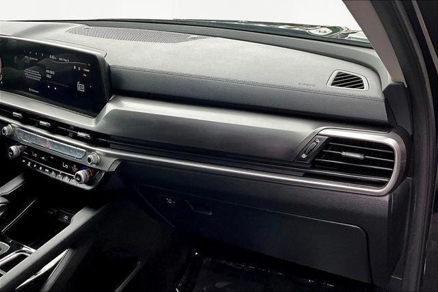Photo of 2024 Black Kia Telluride