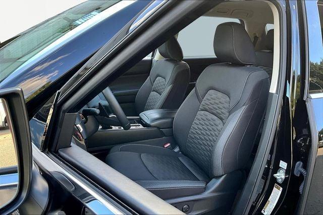Photo of 2024 Black Nissan Pathfinder