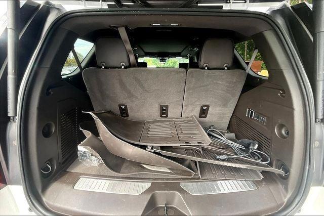 Photo of 2024 White GMC Yukon