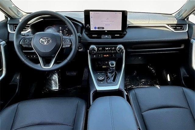 Photo of 2024 White Toyota RAV4 Hybrid