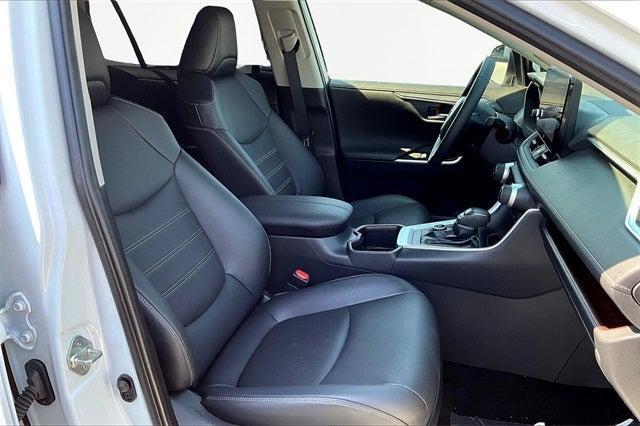 Photo of 2024 White Toyota RAV4 Hybrid