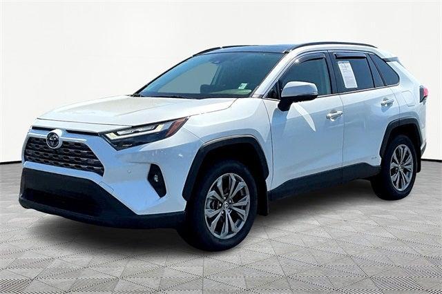 Photo of 2024 White Toyota RAV4 Hybrid