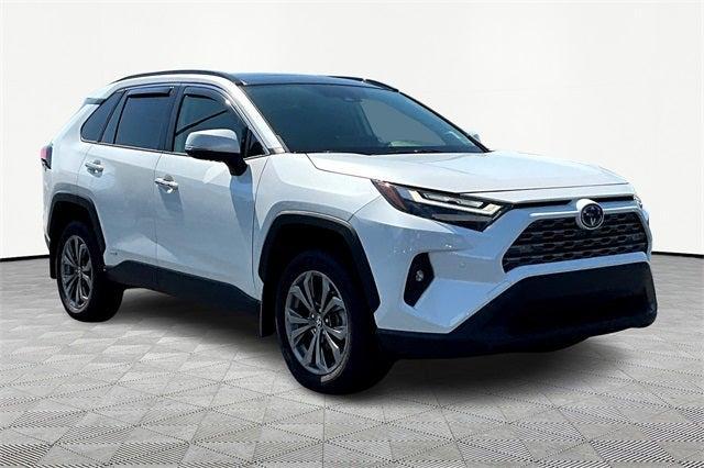 Photo of 2024 White Toyota RAV4 Hybrid