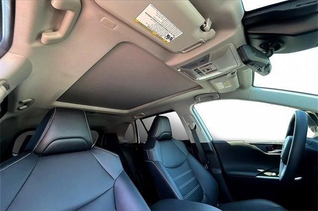 Photo of 2024 White Toyota RAV4 Hybrid