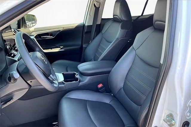 Photo of 2024 White Toyota RAV4 Hybrid