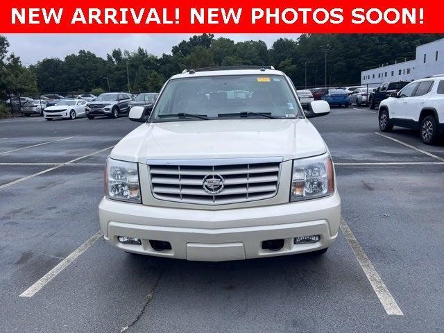 Photo of 2005 White Cadillac Escalade EXT