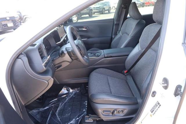 Photo of 2023 Oxygen White Toyota Crown