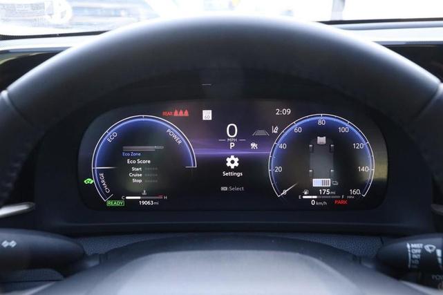 Photo of 2023 Oxygen White Toyota Crown