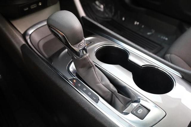 Photo of 2024 Summit White Chevrolet Malibu