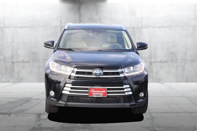 Photo of 2019 Midnight Black Metallic Toyota Highlander Hybrid