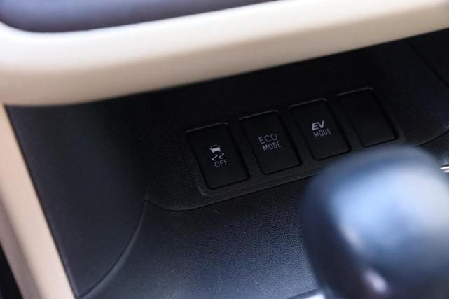 Photo of 2019 Midnight Black Metallic Toyota Highlander Hybrid