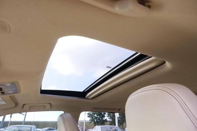 Photo of 2019 Midnight Black Metallic Toyota Highlander Hybrid