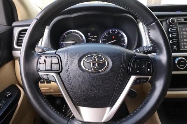 Photo of 2019 Midnight Black Metallic Toyota Highlander Hybrid