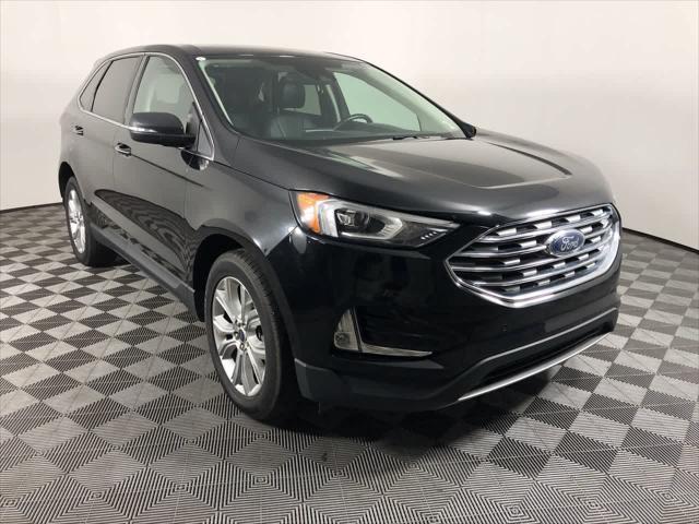 Photo of 2022 AGATE BLACK METALLIC Ford Edge