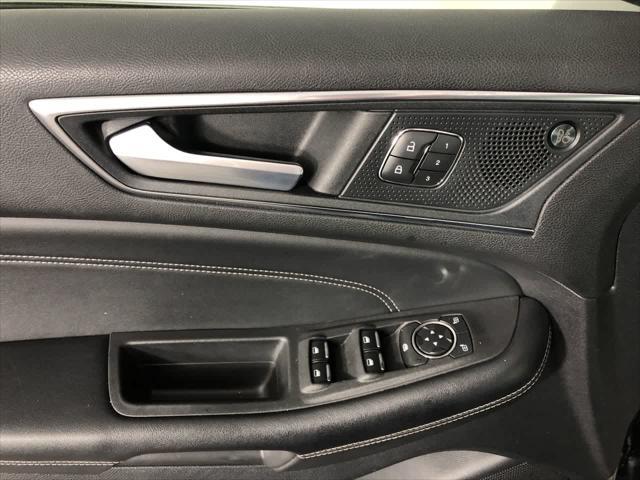 Photo of 2022 AGATE BLACK METALLIC Ford Edge