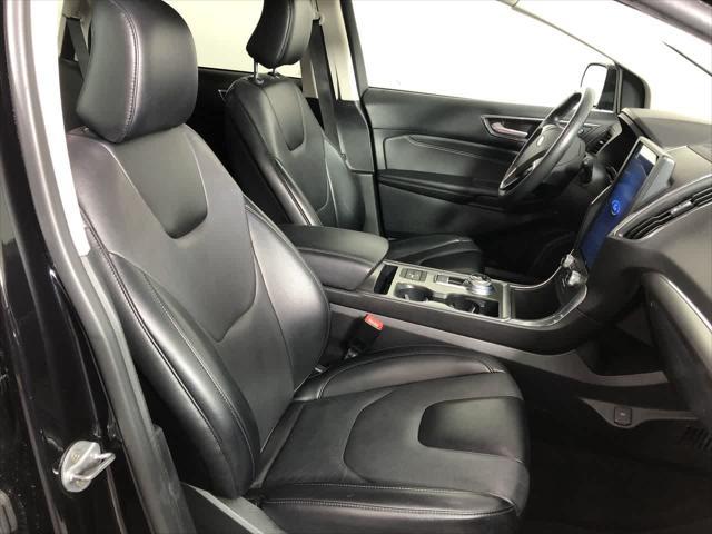 Photo of 2022 AGATE BLACK METALLIC Ford Edge