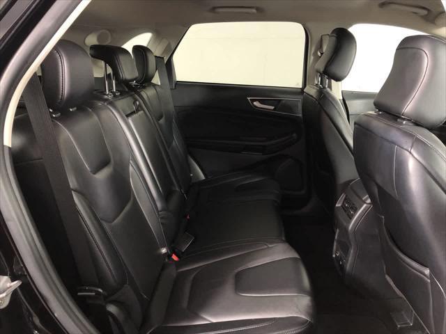 Photo of 2022 AGATE BLACK METALLIC Ford Edge