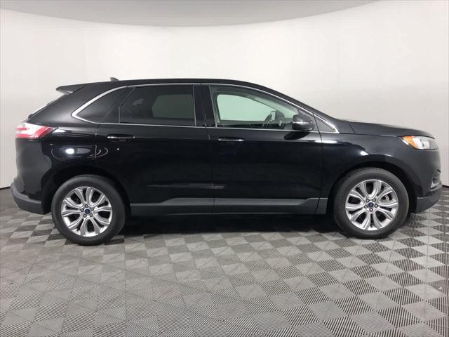 Photo of 2022 AGATE BLACK METALLIC Ford Edge