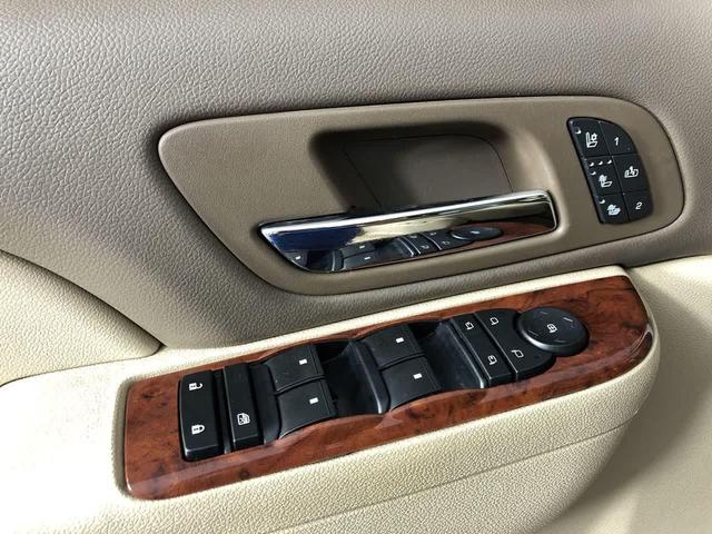 Photo of 2013 White Diamond Tricoat Chevrolet Tahoe