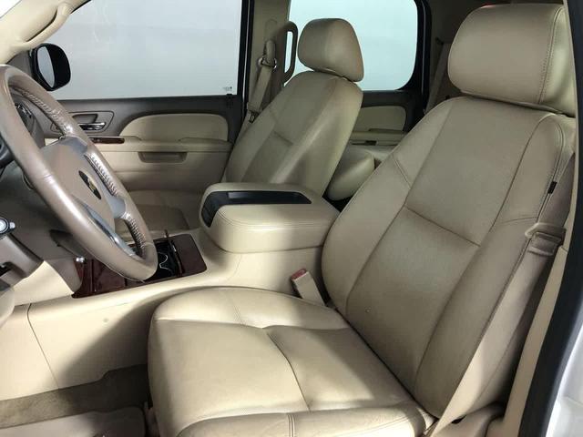 Photo of 2013 White Diamond Tricoat Chevrolet Tahoe