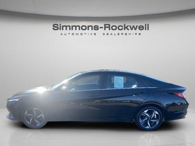 Photo of 2021 Phantom Black Hyundai ELANTRA