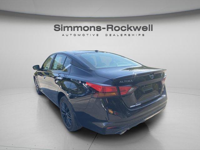 Photo of 2025 Black Nissan Altima