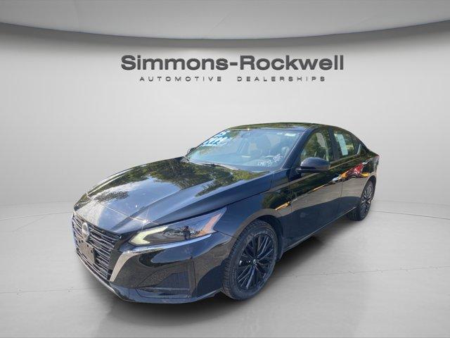 Photo of 2025 Black Nissan Altima