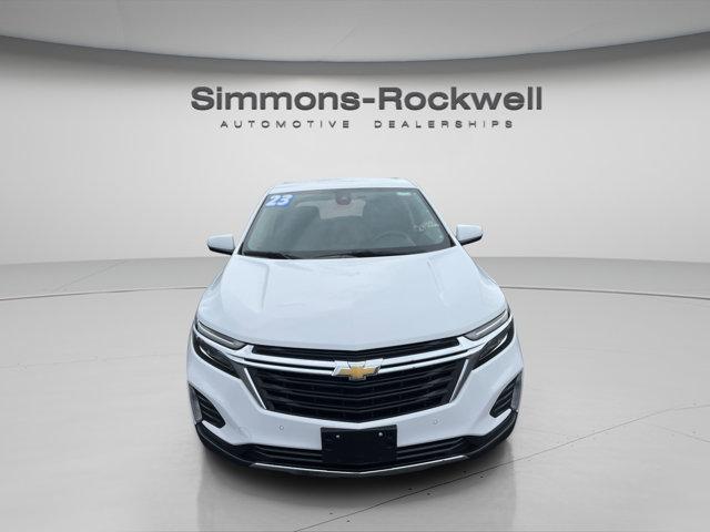 Photo of 2023 Summit White Chevrolet Equinox