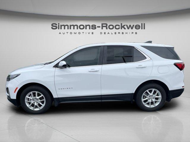 Photo of 2023 Summit White Chevrolet Equinox