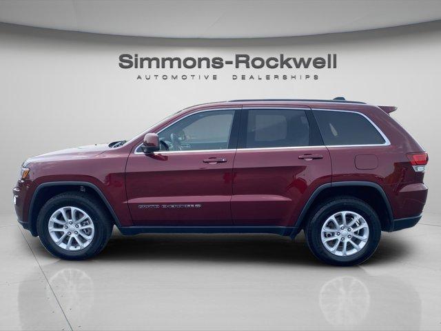 Photo of 2022 Velvet Red Pearlcoat Jeep Grand Cherokee WK