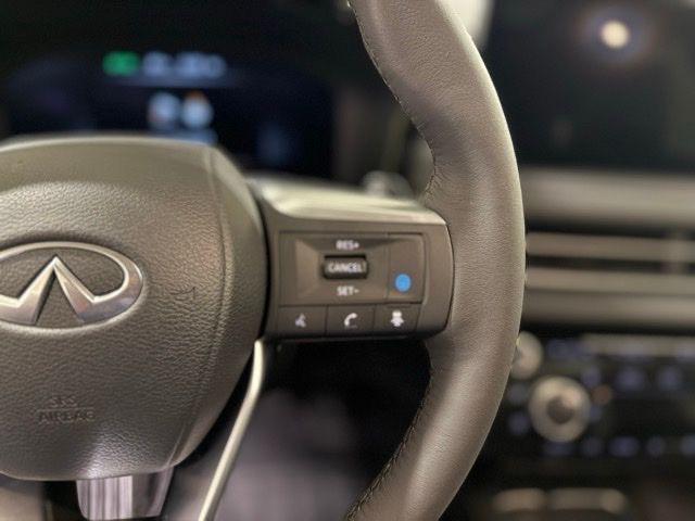 Photo of 2025 Majestic White INFINITI QX60