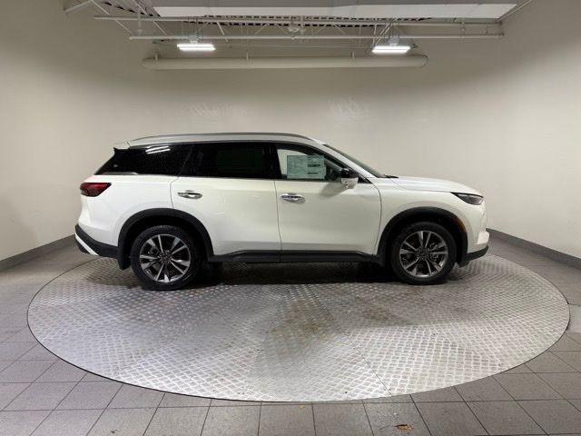 Photo of 2025 Majestic White INFINITI QX60